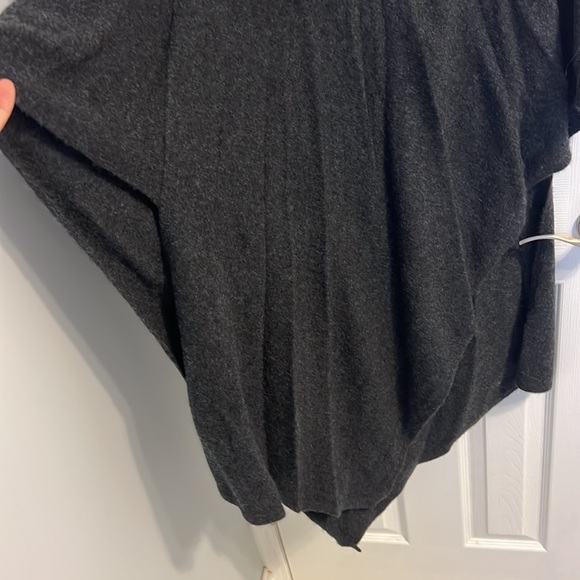 Neiman Marcus cashmere dark gray poncho - Picture 4 of 5